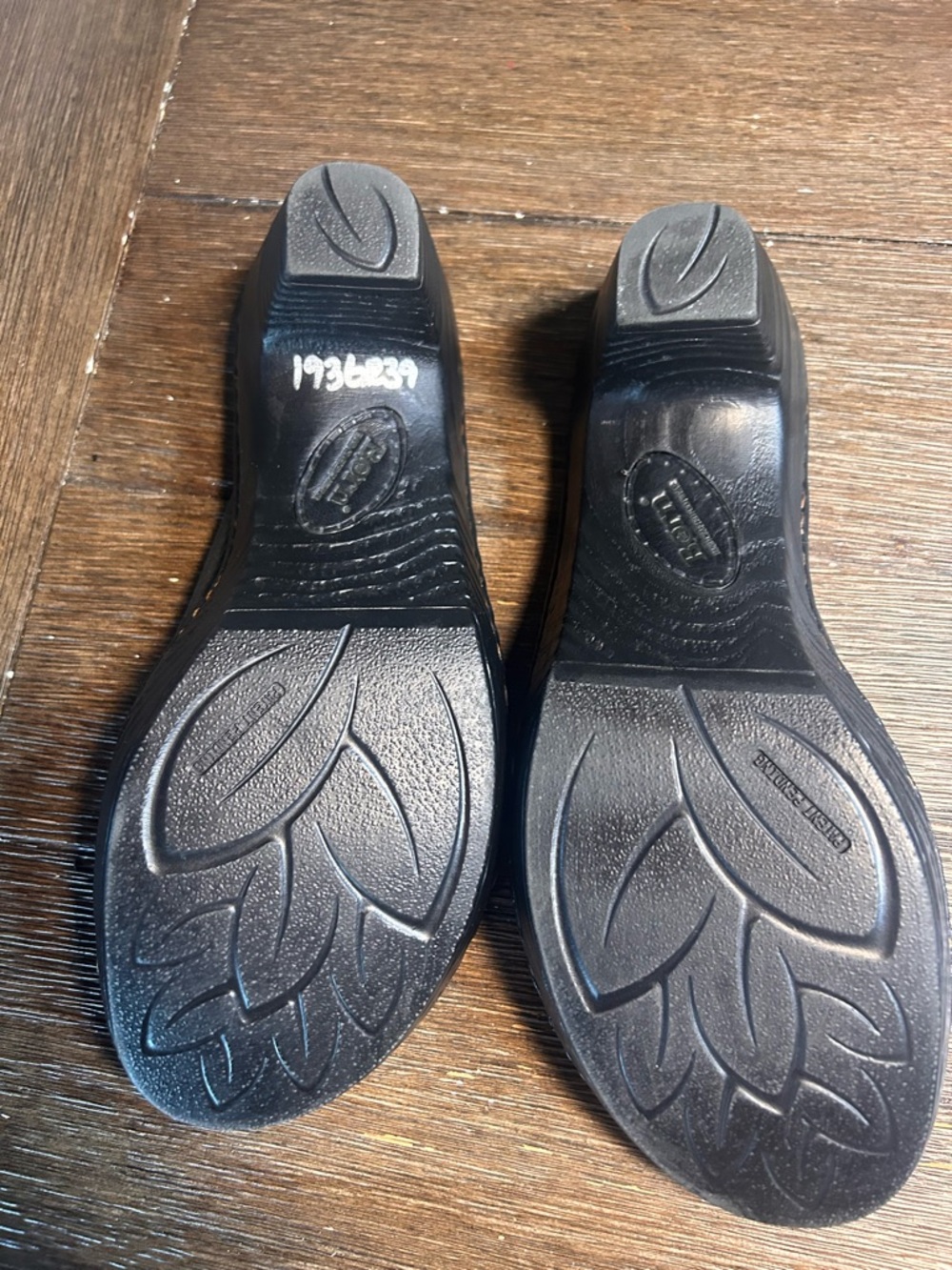 Born black leather sandals size 9 - Picture 9 of 11